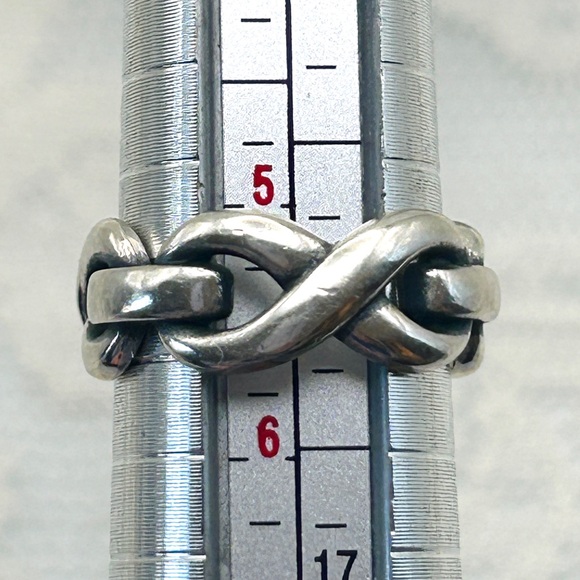 Retired James Avery 925 Sterling Silver Chunky Infinity Ring Size 5.5 ~ 5 1/2 - Picture 9 of 11